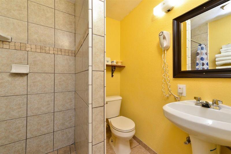 هتل Oasis Inn Sacramento Elk Grove