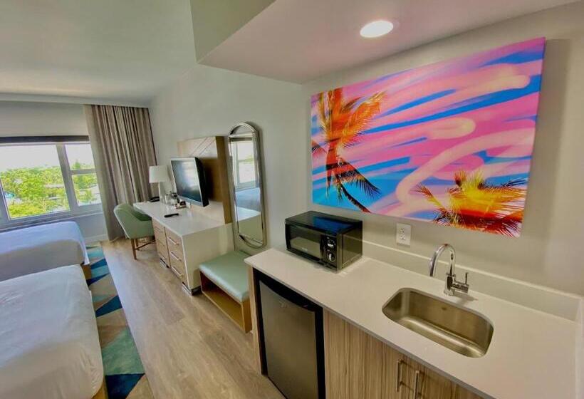 هتل Radisson Resort Miami Beach