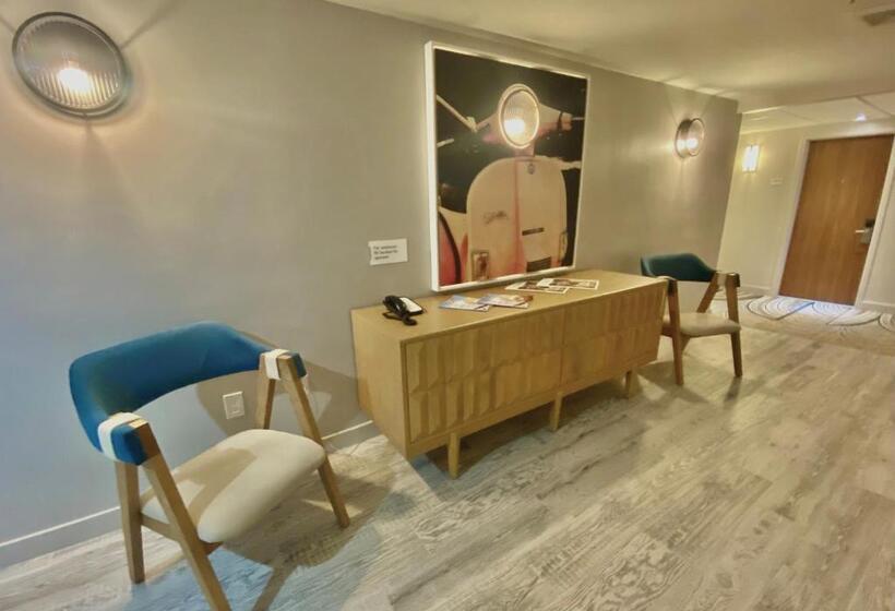 هتل Radisson Resort Miami Beach