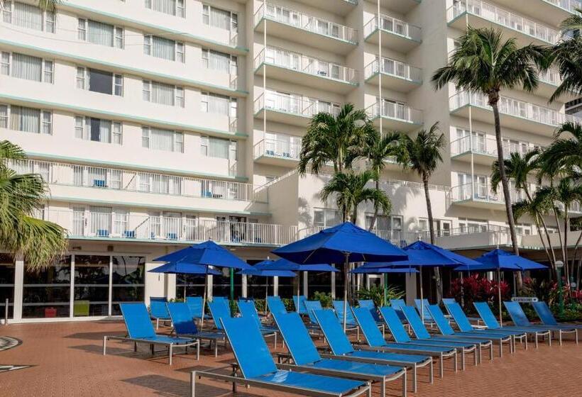 هتل Radisson Resort Miami Beach