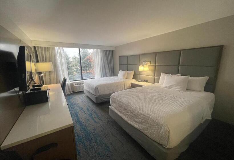 Отель Ramada By Wyndham Cleveland Independence