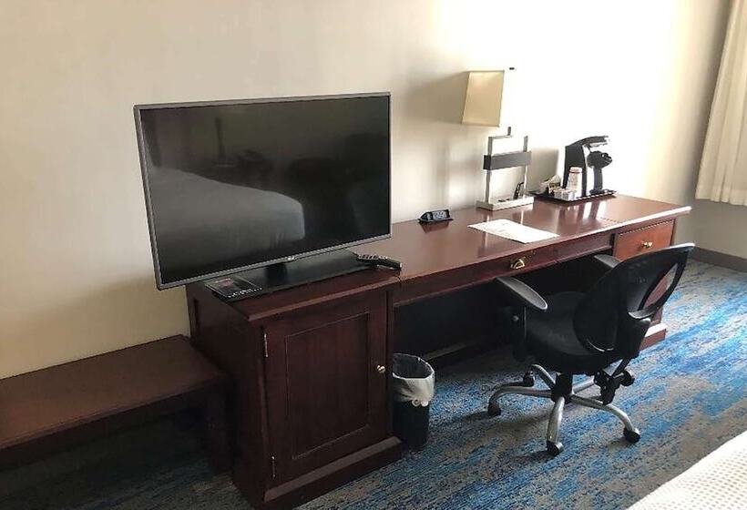 בית מלון כפרי Ramada By Wyndham Cleveland Independence