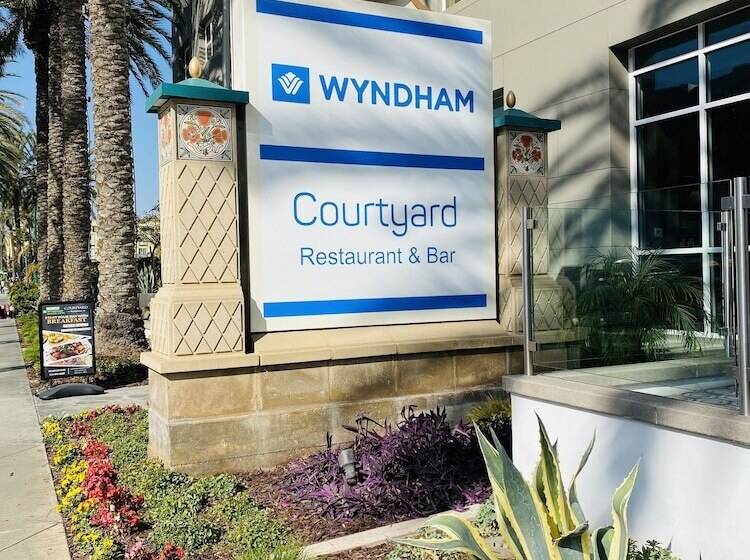 ホテル Wyndham Anaheim