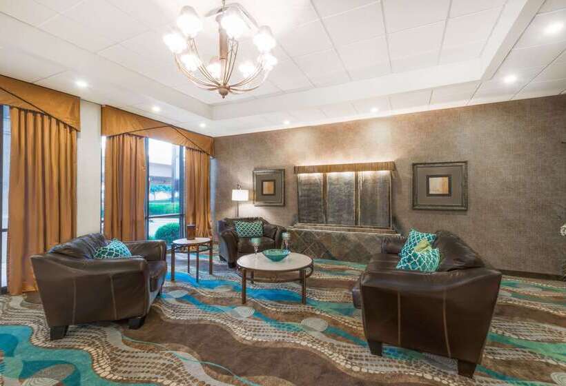 فندق Wyndham Garden Wichita Downtown