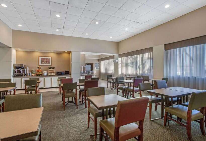 La Quinta Inn & Suites By Wyndham New Haven