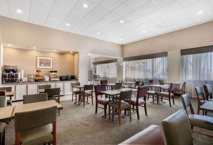 La Quinta By Wyndham New Haven
