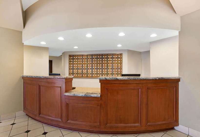La Quinta By Wyndham New Haven