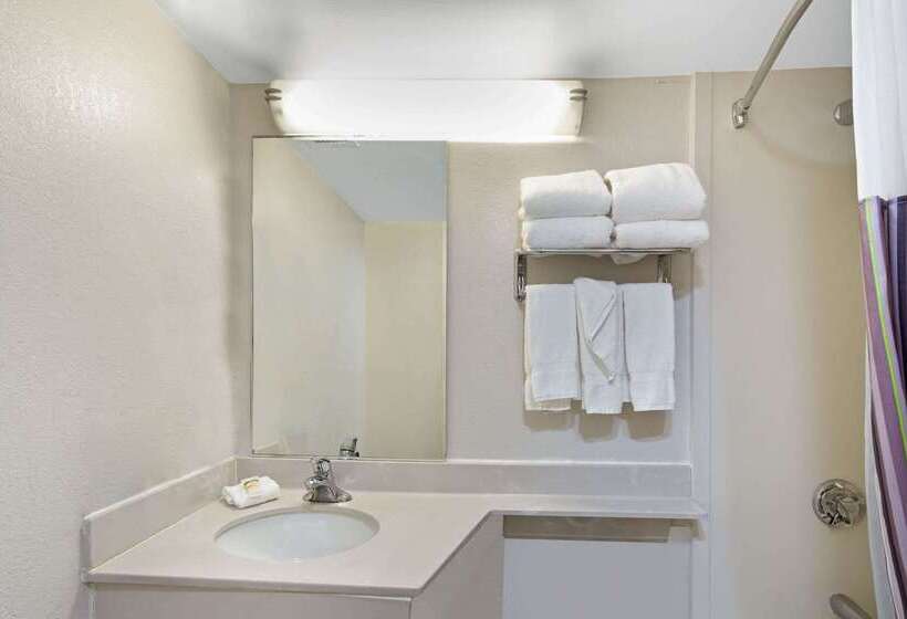 La Quinta By Wyndham New Haven