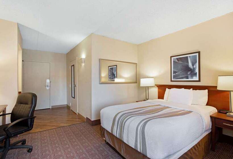 La Quinta Inn & Suites By Wyndham New Haven