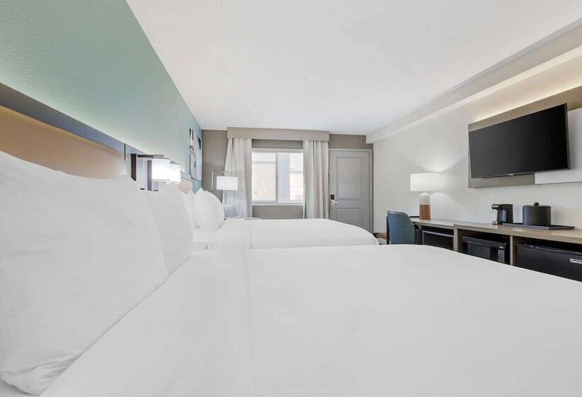 هتل Comfort Inn Sea World Area