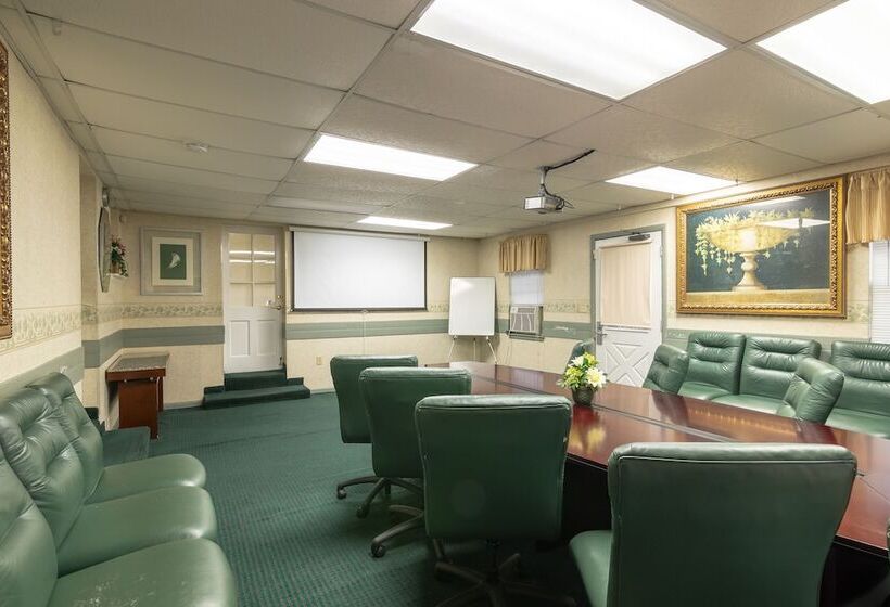 Мотель Executive Inn & Suites Upper Marlboro