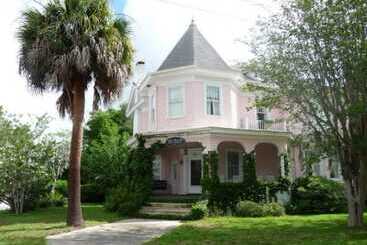 تختخواب و صبحانه North Street Inn