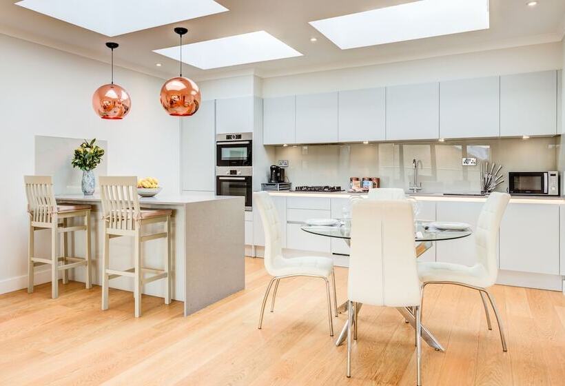 The Concord Modern 2 Bedroom Apartment