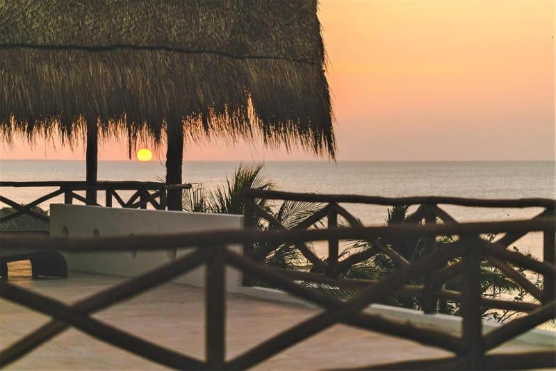 هتل La Puerta Azul Beachfront  Adults Only
