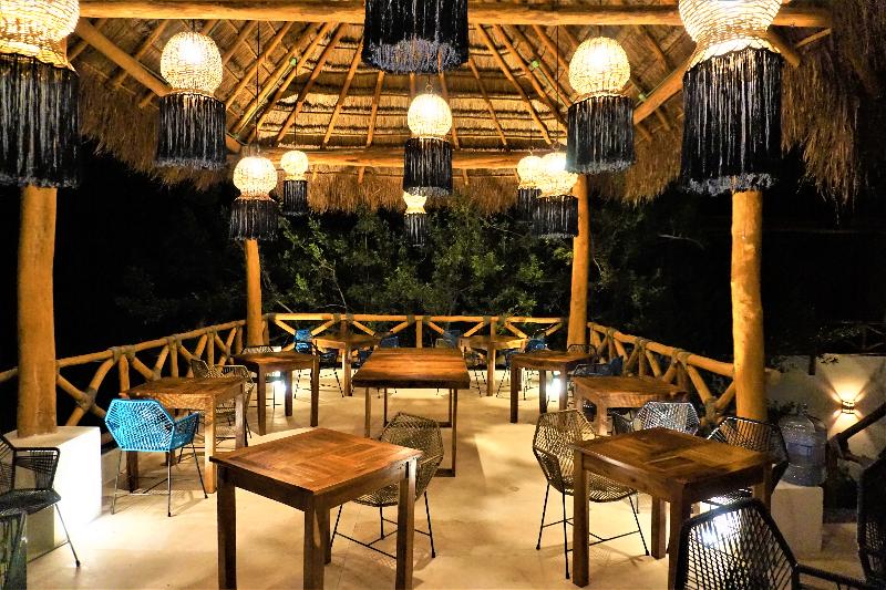 هتل La Puerta Azul Beachfront  Adults Only