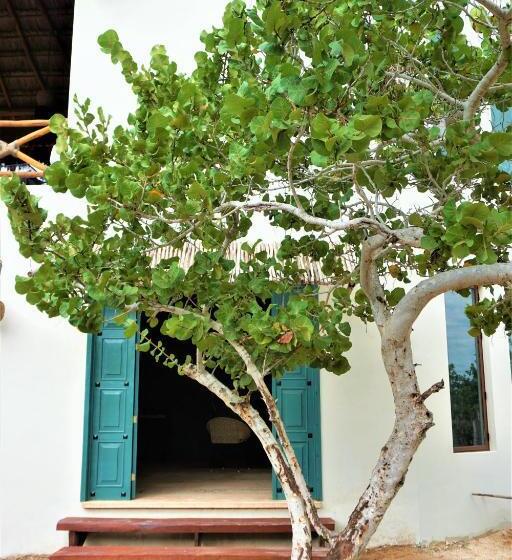 هتل La Puerta Azul Beachfront Adults Only