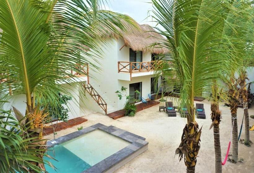 هتل La Puerta Azul Beachfront  Adults Only