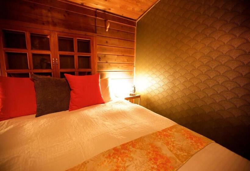 هتل Snowball Chalet At Madarao Mountain
