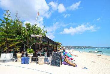 پانسیون Puri Nusa Beach