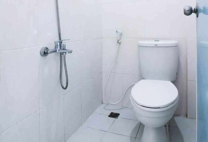 בית מלון כפרי Oyo 1969 Wisma Sari