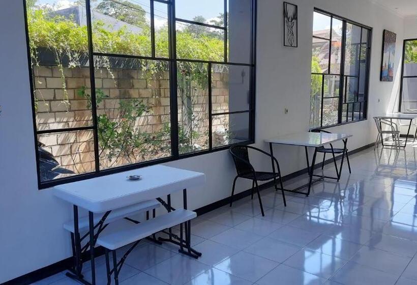 هتل Cozy Stay Kupang