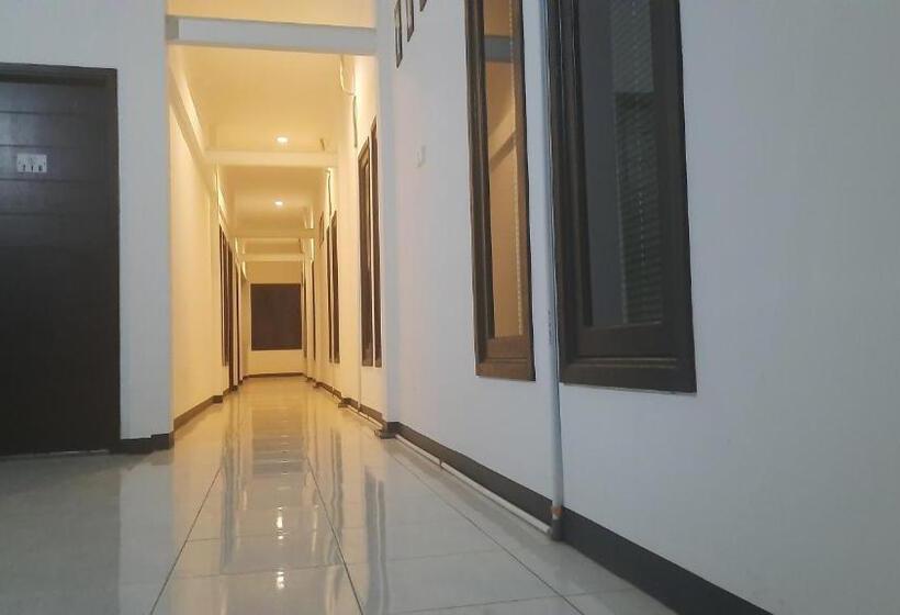 هتل Cozy Stay Kupang