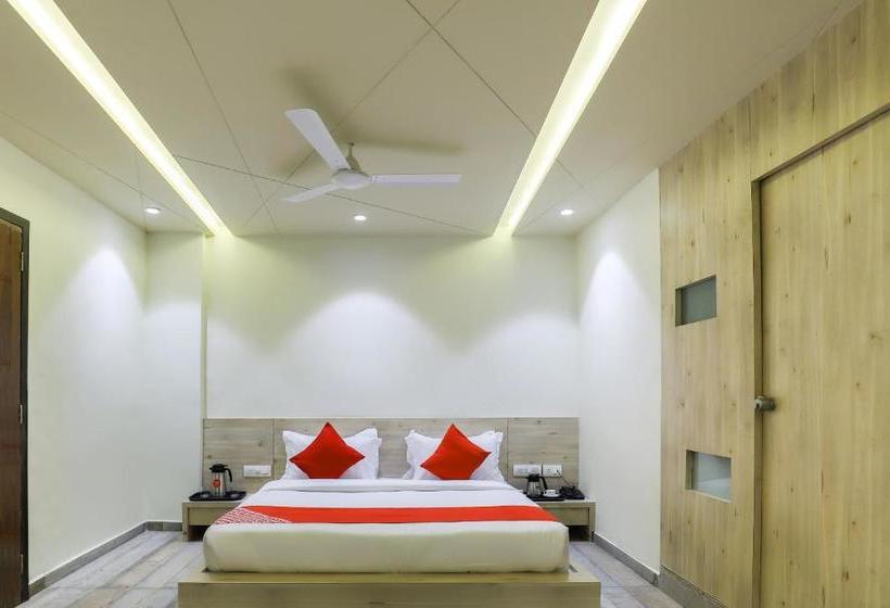 בית מלון כפרי Oyo 48307  Majestic Somnath