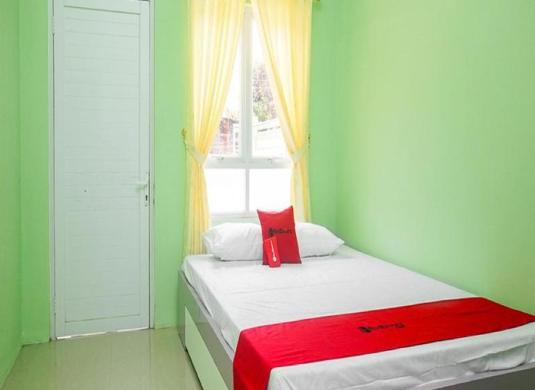 پانسیون Reddoorz Syariah Near Gor Panatayuda