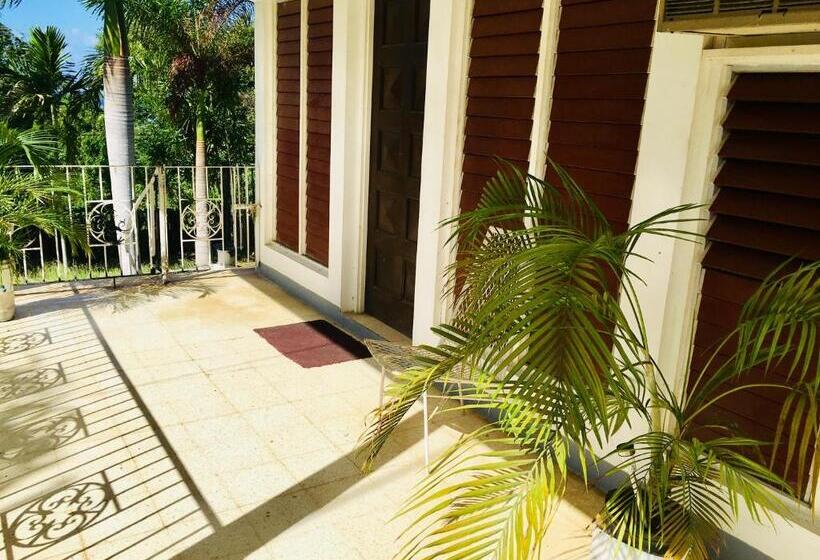 پانسیون African Symbol Guest House