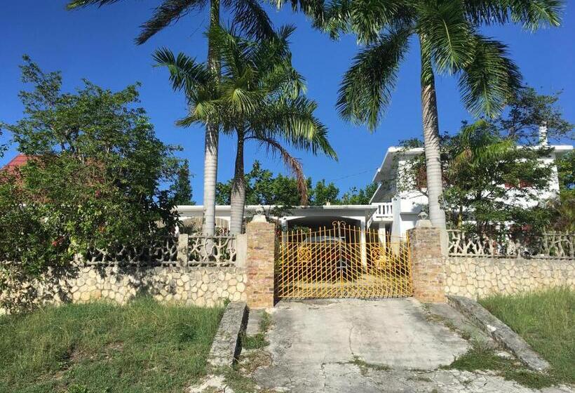 پانسیون African Symbol Guest House
