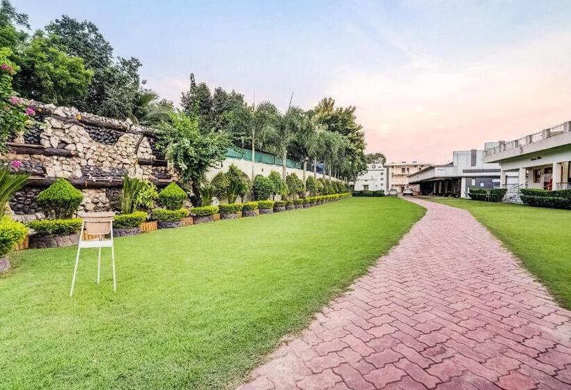 هتل Super Capital O Gulmohar Marriage Garden
