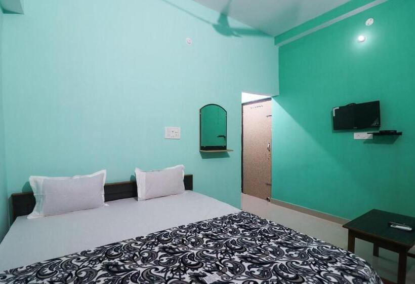 Spot On Hotel Raj