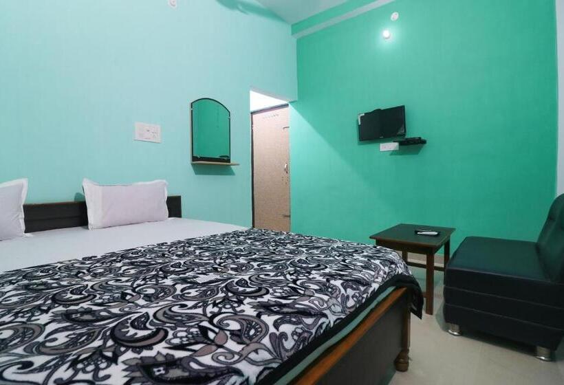 Spot On Hotel Raj