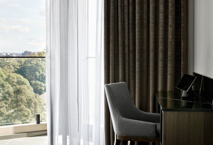 هتل Crowne Plaza Sydney Burwood, An Ihg