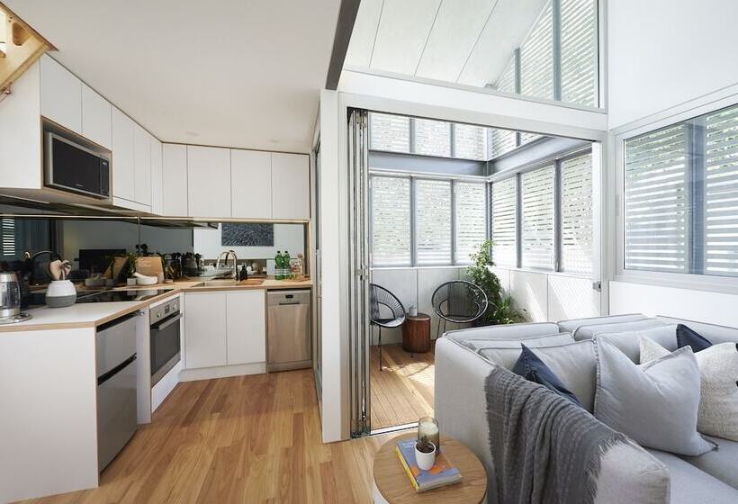 Studio Reuss   A City Retreat