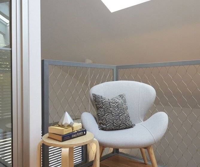 Studio Reuss   A City Retreat