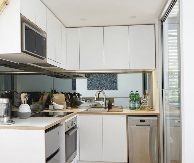 Studio Reuss   A City Retreat