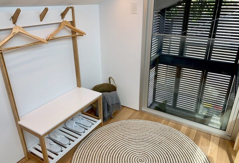 Studio Reuss   A City Retreat