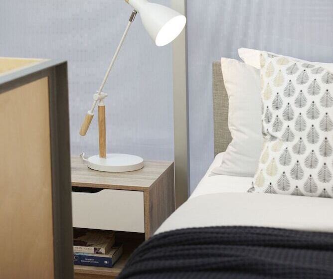 Studio Reuss   A City Retreat