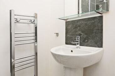 Townhouse Plus @ 301 West Street Crewe