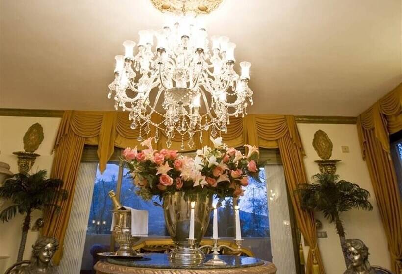 Unique Luxurious And Palacial Villa