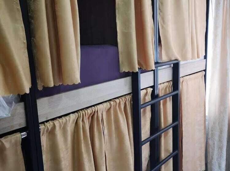 Yahostel
