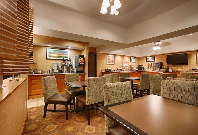 בית מלון כפרי Best Western Plus Mishawaka Inn