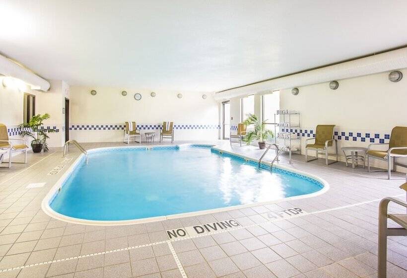 בית מלון כפרי Best Western Plus Mishawaka Inn
