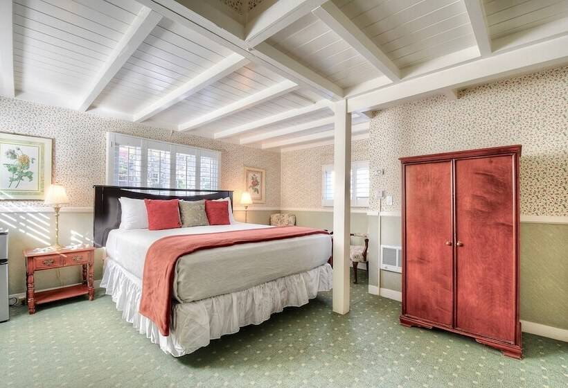 هتل Carmel Green Lantern Inn