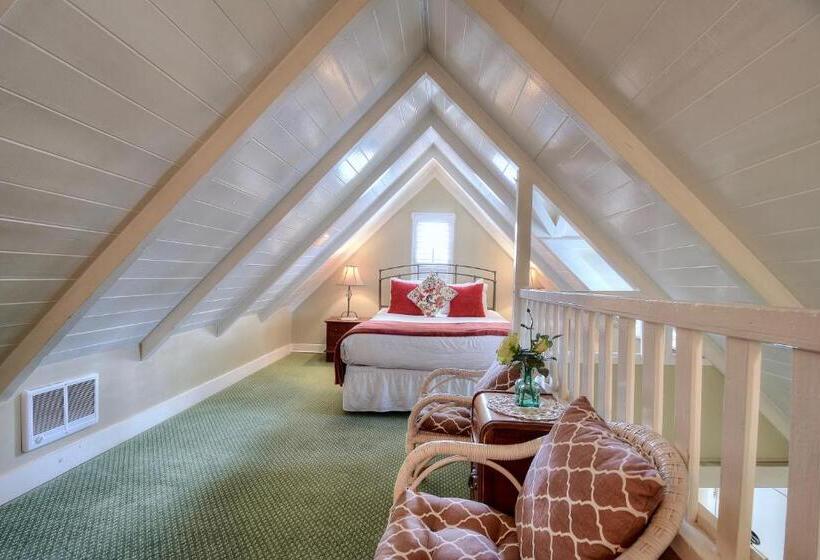هتل Carmel Green Lantern Inn