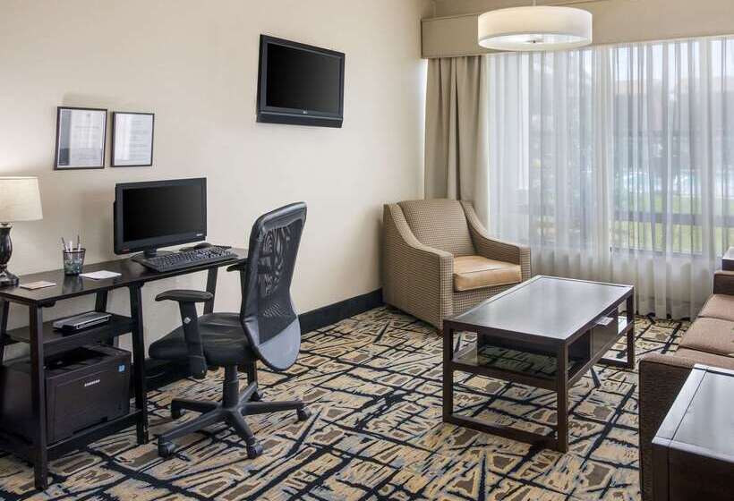 هتل Clarion Inn  Cleveland