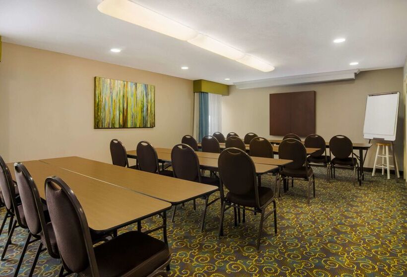 Отель Comfort Inn