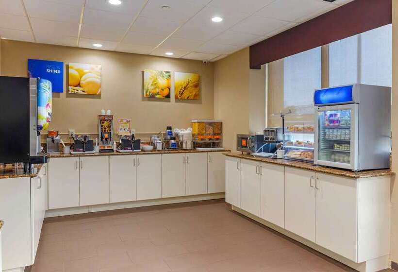 هتل Comfort Inn & Suites Durham Near Duke University