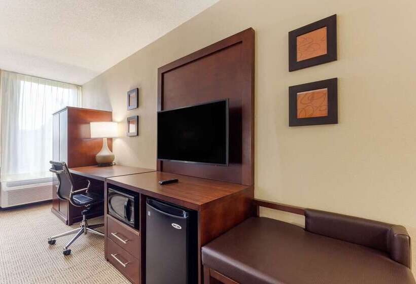 هتل Comfort Inn & Suites Durham Near Duke University